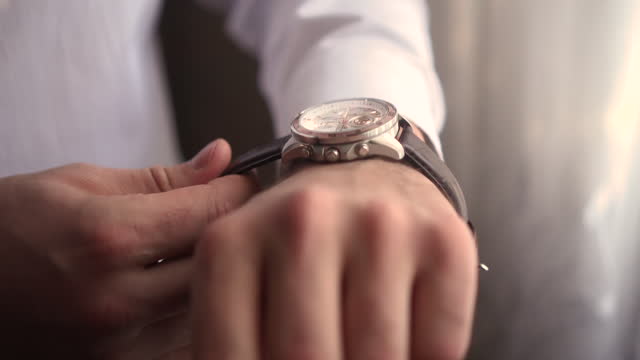 iti-faci-singur-fier-forjat.ro | How to Match Your Watch with Your Suit: The Ultimate Guide to Elegance and Style